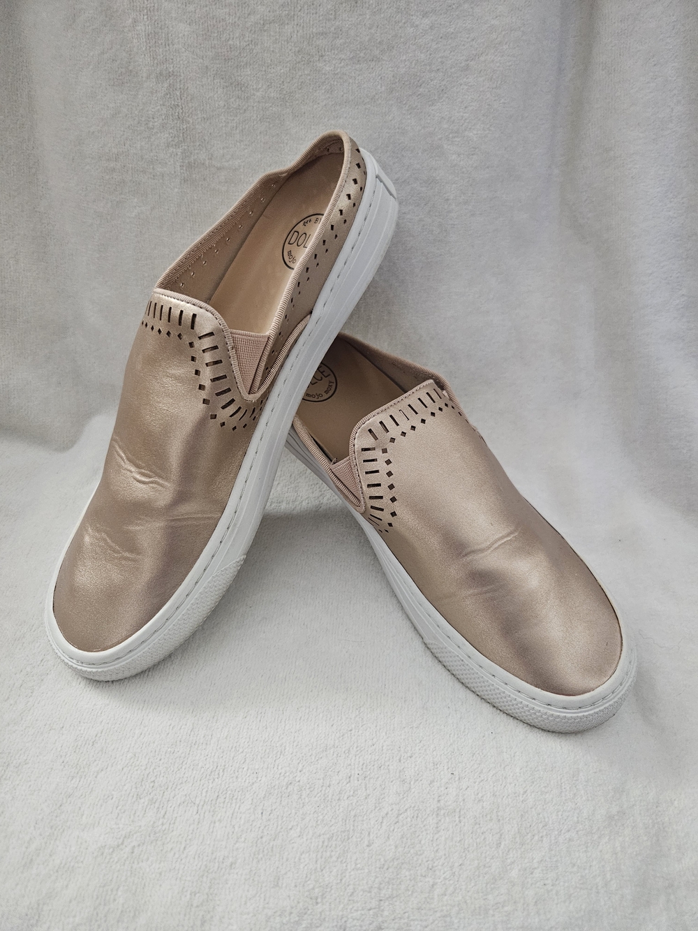 Dolce by Mojo Moxy Perforated Metallic Rose Gold Slip On Mule Sneakers Size 9